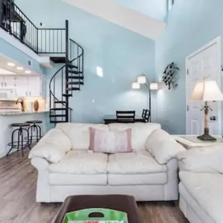 Dog Friendly 2 Bed Condo! Walk To Beach Or Lagoon!