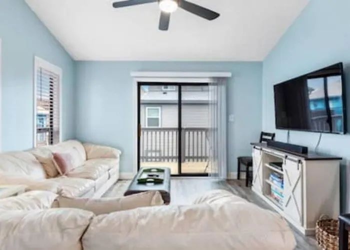 Dog Friendly 2 Bed Condo! Walk To Or Lagoon! Apartment *