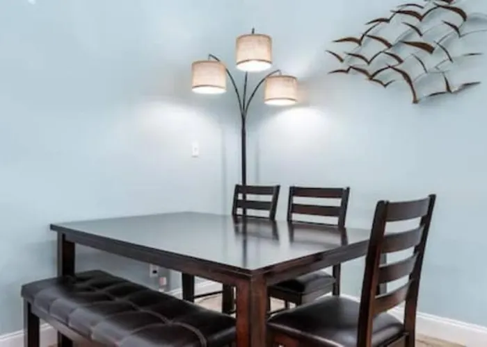 Dog Friendly 2 Bed Condo! Walk To Or Lagoon! Apartment