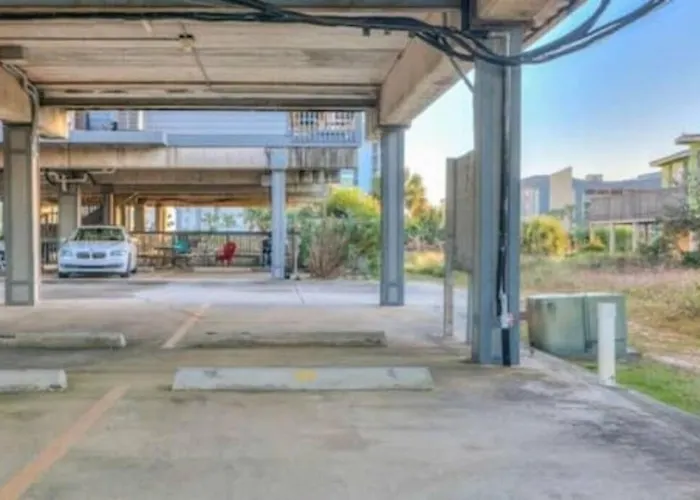 Dog Friendly 2 Bed Condo! Walk To Or Lagoon!