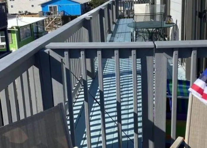 Dog Friendly 2 Bed Condo! Walk To Or Lagoon! *