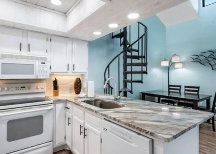 Dog Friendly 2 Bed Condo! Walk To Or Lagoon! Gulf Shores